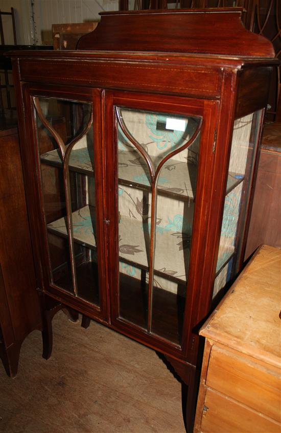 Inlaid mahogany china cabinet(-)